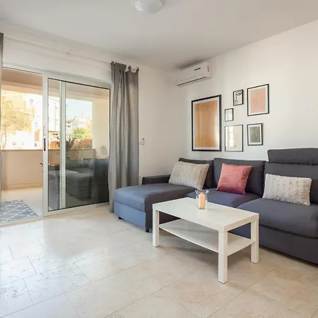 Niko Apartment